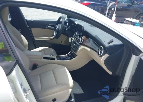 2014 Mercedes-Benz Cla 250 z USA, uszkodzony, nr VIN WDDSJ4EBXEN056518